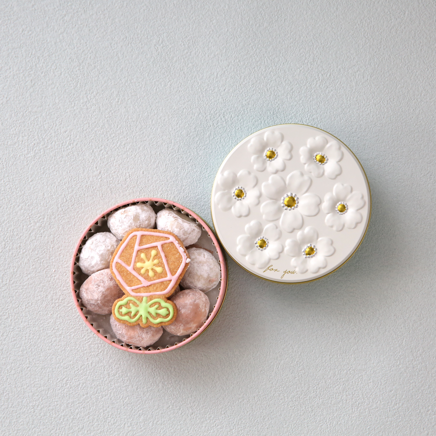 スノーボール&アイシングクッキー・お花缶(ピンク・青) – 讃岐三白 スノーボール&アイシングクッキー・お花缶(ピンク・青) – 讃岐三白